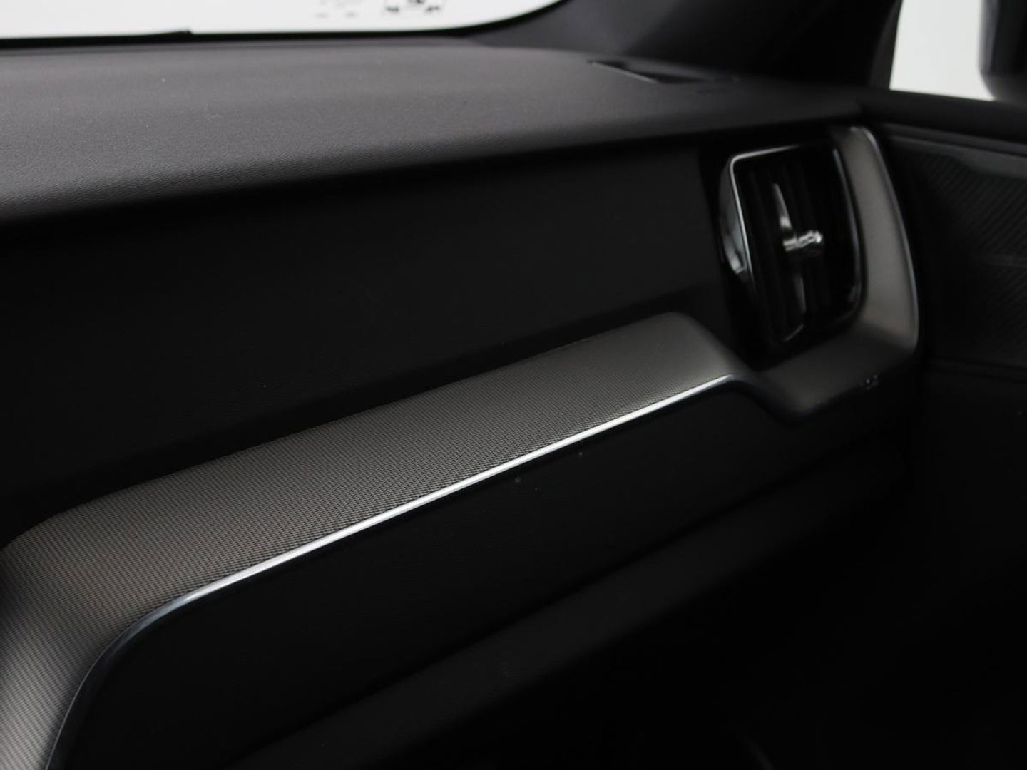 Volvo XC60 2.0 Recharge T6 AWD R Design | Panoramadak | Head-Up | Stoel & stuurverwarming | Camera | Adaptive cruise | Trekhaak | Harman/Kardon | Navigatie | Full LED | 22'' lichtmetalen velgen
