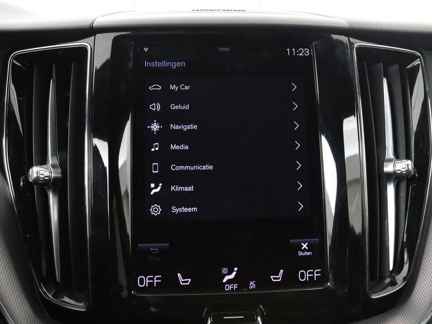 Volvo XC60 2.0 Recharge T6 AWD R Design | Panoramadak | Head-Up | Stoel & stuurverwarming | Camera | Adaptive cruise | Trekhaak | Harman/Kardon | Navigatie | Full LED | 22'' lichtmetalen velgen
