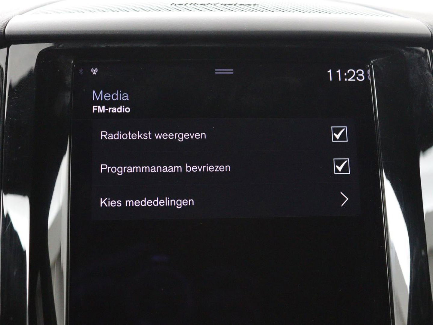 Volvo XC60 2.0 Recharge T6 AWD R Design | Panoramadak | Head-Up | Stoel & stuurverwarming | Camera | Adaptive cruise | Trekhaak | Harman/Kardon | Navigatie | Full LED | 22'' lichtmetalen velgen