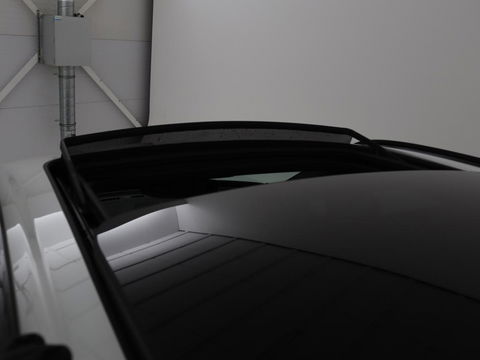 Volvo XC60 2.0 Recharge T6 AWD R Design | Panoramadak | Head-Up | Stoel & stuurverwarming | Camera | Adaptive cruise | Trekhaak | Harman/Kardon | Navigatie | Full LED | 22'' lichtmetalen velgen