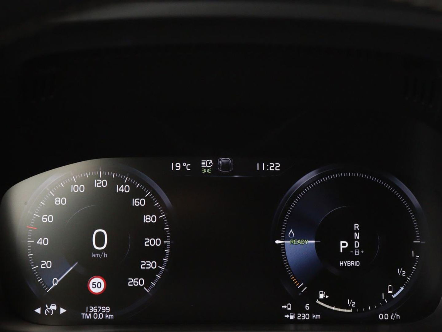 Volvo XC60 2.0 Recharge T6 AWD R Design | Panoramadak | Head-Up | Stoel & stuurverwarming | Camera | Adaptive cruise | Trekhaak | Harman/Kardon | Navigatie | Full LED | 22'' lichtmetalen velgen