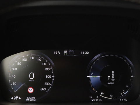 Volvo XC60 2.0 Recharge T6 AWD R Design | Panoramadak | Head-Up | Stoel & stuurverwarming | Camera | Adaptive cruise | Trekhaak | Harman/Kardon | Navigatie | Full LED | 22'' lichtmetalen velgen