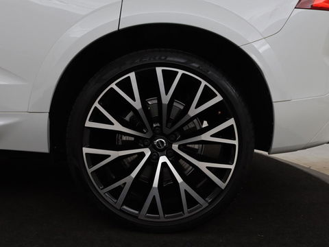 Volvo XC60 2.0 Recharge T6 AWD R Design | Panoramadak | Head-Up | Stoel & stuurverwarming | Camera | Adaptive cruise | Trekhaak | Harman/Kardon | Navigatie | Full LED | 22'' lichtmetalen velgen