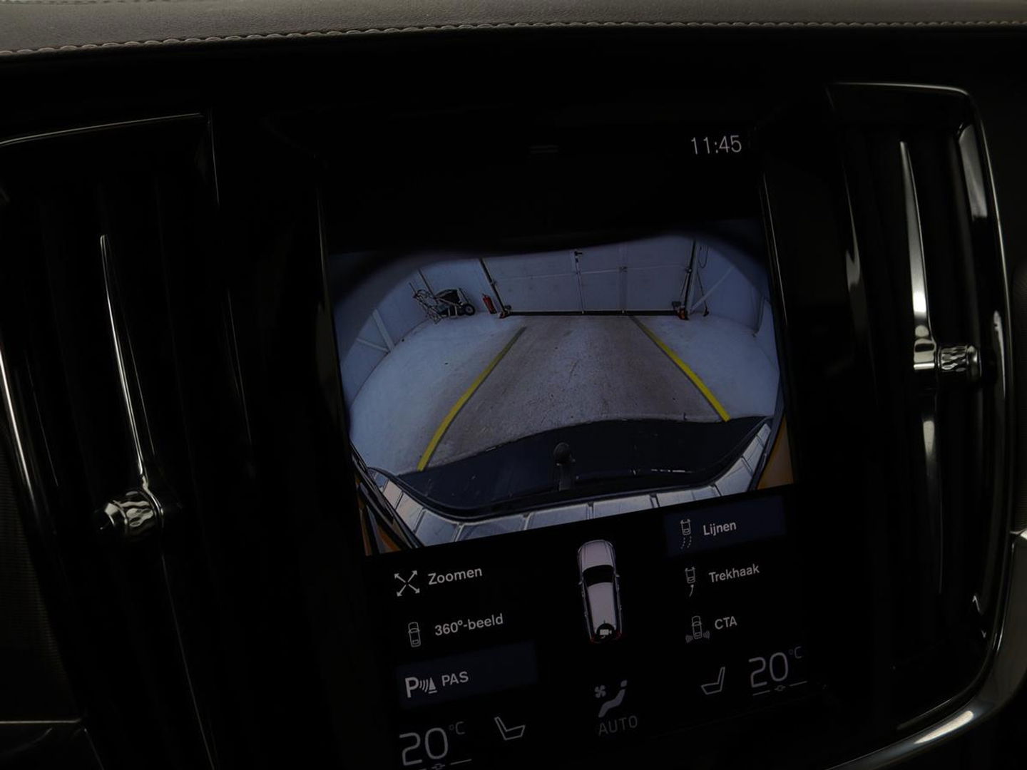 Volvo V90 2.0 T8 AWD R-Design | Panoramadak | Head-Up | Trekhaak | Stoel & stuurverwarming | Leder | 360 camera | Luchtvering | Harman/Kardon | Adaptive cruise | Achterbankverwarming
