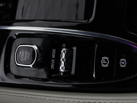 Volvo V90 2.0 T8 AWD R-Design | Panoramadak | Head-Up | Trekhaak | Stoel & stuurverwarming | Leder | 360 camera | Luchtvering | Harman/Kardon | Adaptive cruise | Achterbankverwarming