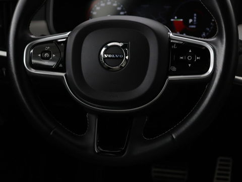Volvo V90 2.0 T8 AWD R-Design | Panoramadak | Head-Up | Trekhaak | Stoel & stuurverwarming | Leder | 360 camera | Luchtvering | Harman/Kardon | Adaptive cruise | Achterbankverwarming