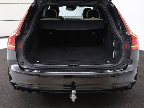 Volvo V90 2.0 T8 AWD R-Design | Panoramadak | Head-Up | Trekhaak | Stoel & stuurverwarming | Leder | 360 camera | Luchtvering | Harman/Kardon | Adaptive cruise | Achterbankverwarming