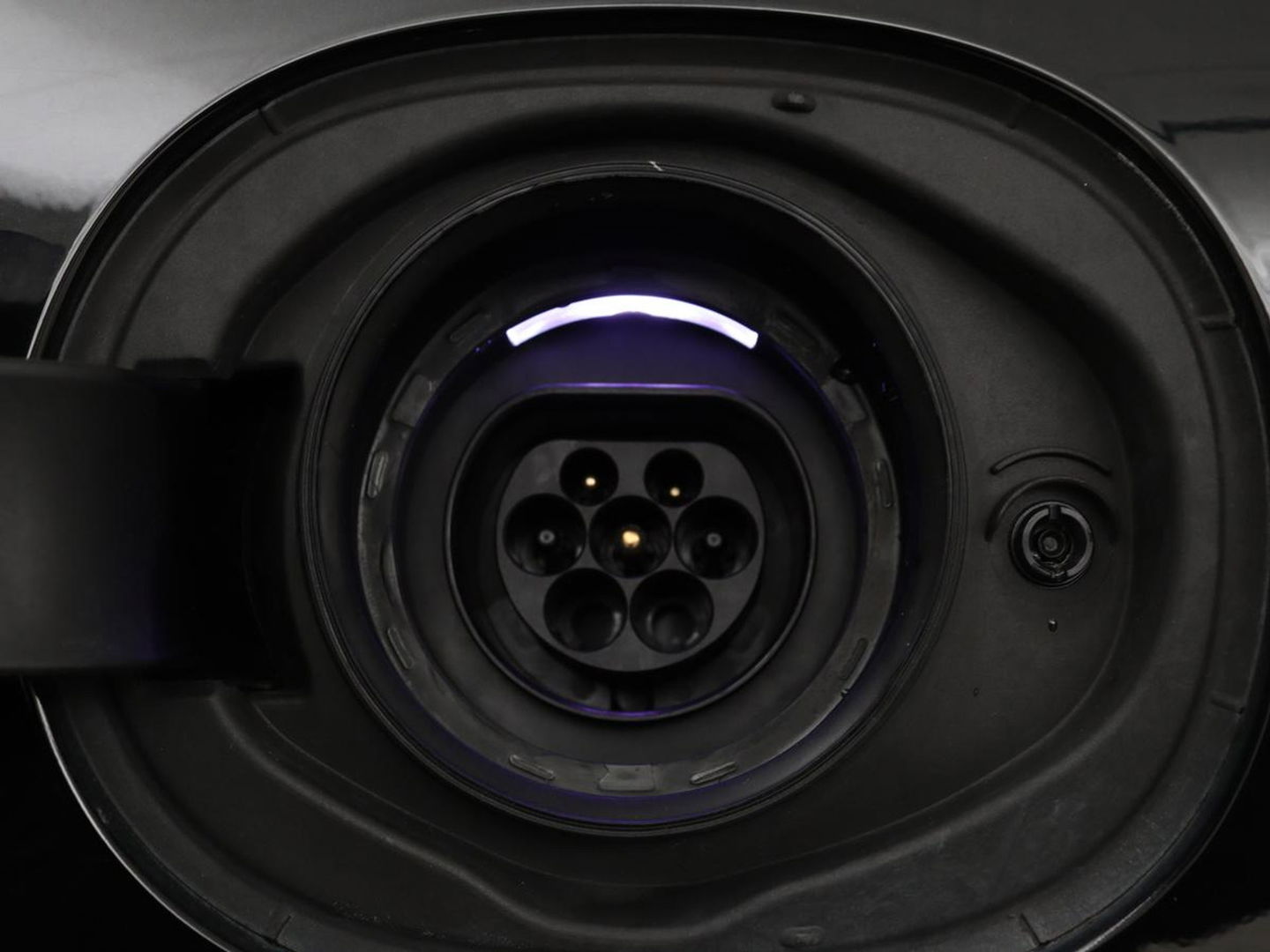 Volvo V90 2.0 T8 AWD R-Design | Panoramadak | Head-Up | Trekhaak | Stoel & stuurverwarming | Leder | 360 camera | Luchtvering | Harman/Kardon | Adaptive cruise | Achterbankverwarming