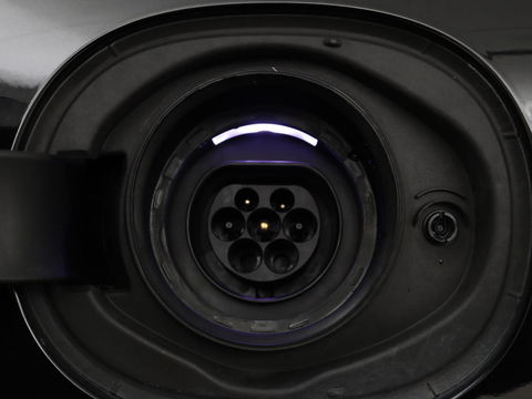 Volvo V90 2.0 T8 AWD R-Design | Panoramadak | Head-Up | Trekhaak | Stoel & stuurverwarming | Leder | 360 camera | Luchtvering | Harman/Kardon | Adaptive cruise | Achterbankverwarming