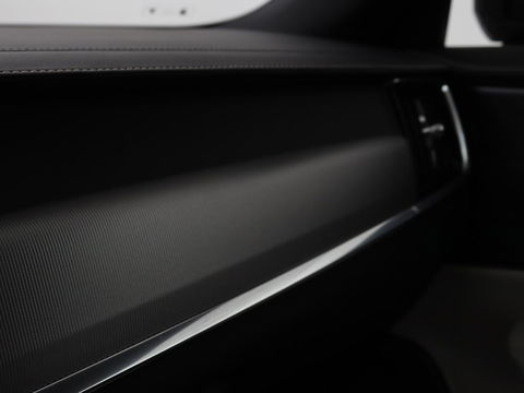 Volvo V90 2.0 T8 AWD R-Design | Panoramadak | Head-Up | Trekhaak | Stoel & stuurverwarming | Leder | 360 camera | Luchtvering | Harman/Kardon | Adaptive cruise | Achterbankverwarming