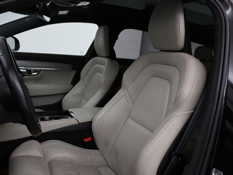 Volvo V90 2.0 T8 AWD R-Design | Panoramadak | Head-Up | Trekhaak | Stoel & stuurverwarming | Leder | 360 camera | Luchtvering | Harman/Kardon | Adaptive cruise | Achterbankverwarming