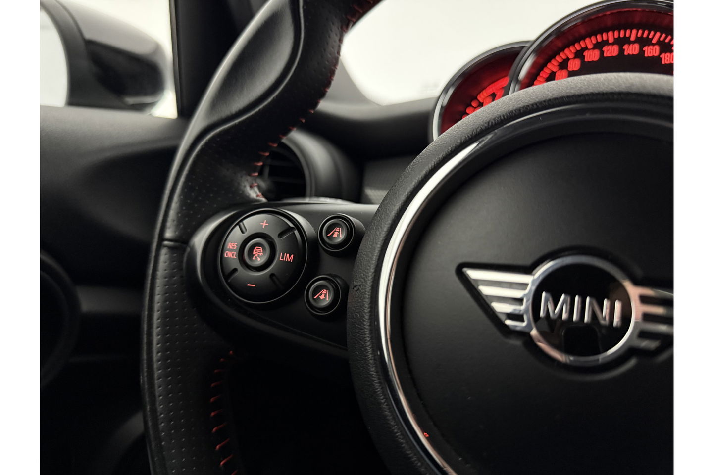 MINI Cooper 1.5 Cooper Business Edition LED Carplay Clima Cruise Navigatie 16"LMV PDC Stoelverwarming