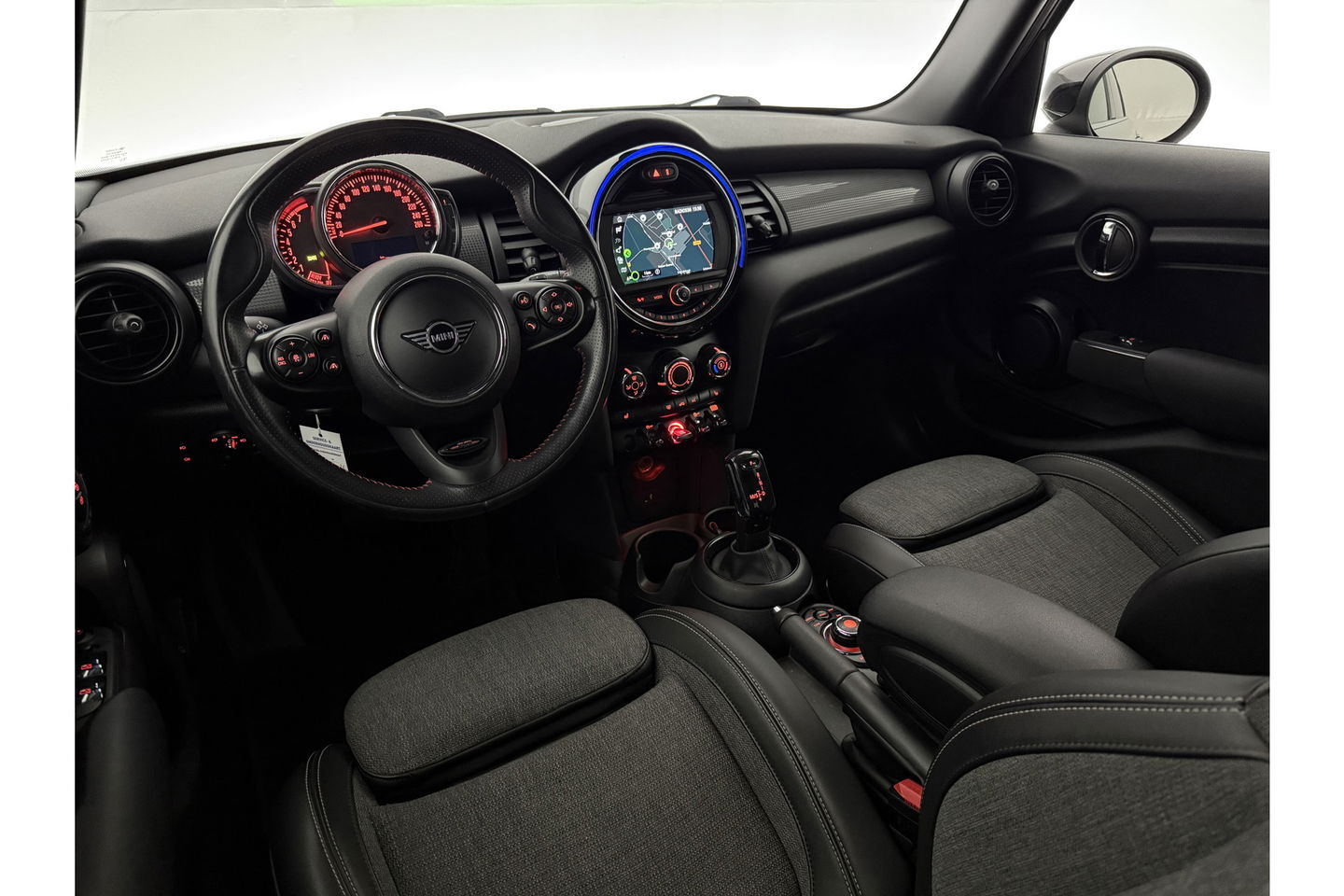 MINI Cooper 1.5 Cooper Business Edition LED Carplay Clima Cruise Navigatie 16"LMV PDC Stoelverwarming