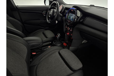 MINI Cooper 1.5 Cooper Business Edition LED Carplay Clima Cruise Navigatie 16"LMV PDC Stoelverwarming