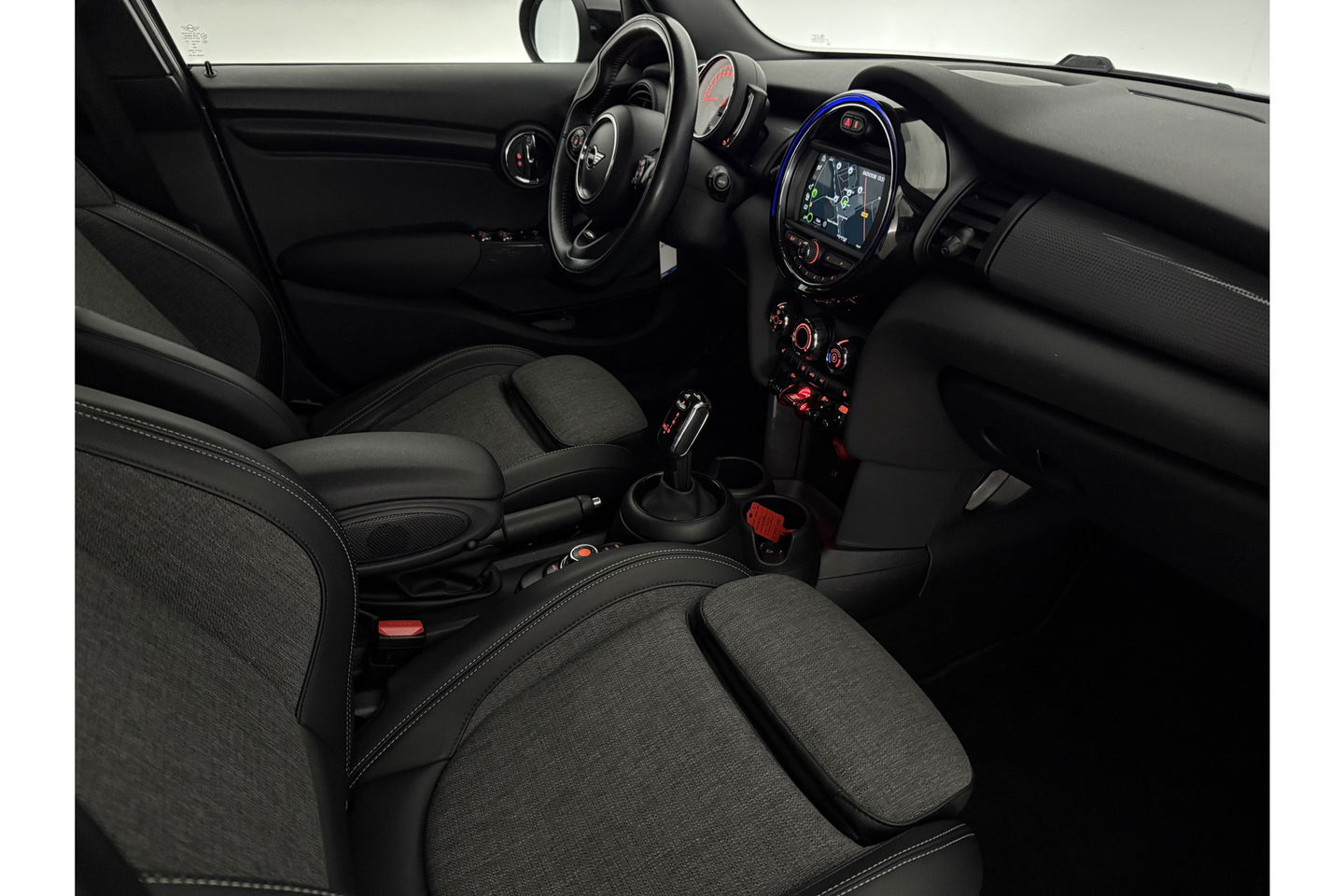 MINI Cooper 1.5 Cooper Business Edition LED Carplay Clima Cruise Navigatie 16"LMV PDC Stoelverwarming