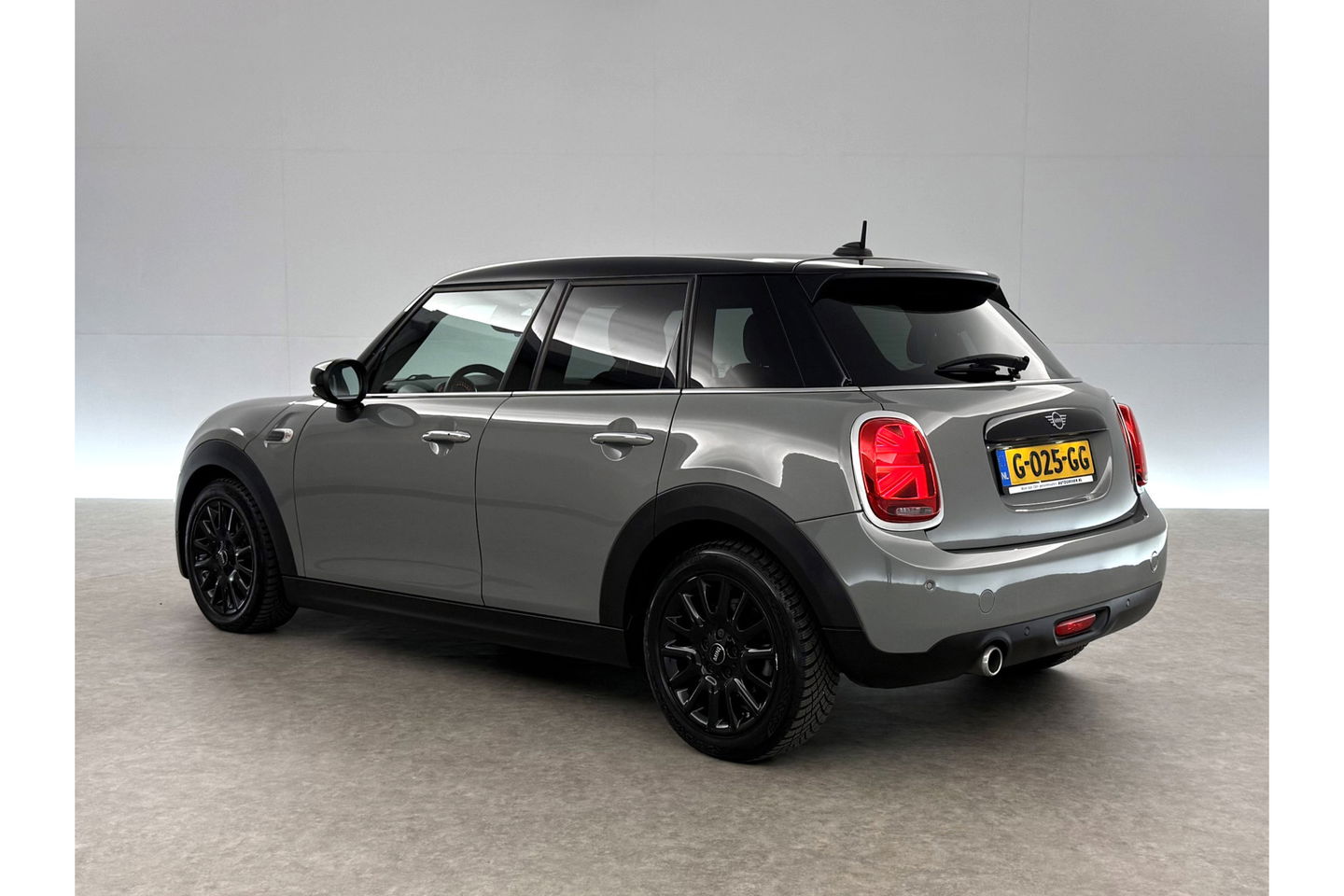 MINI Cooper 1.5 Cooper Business Edition LED Carplay Clima Cruise Navigatie 16"LMV PDC Stoelverwarming