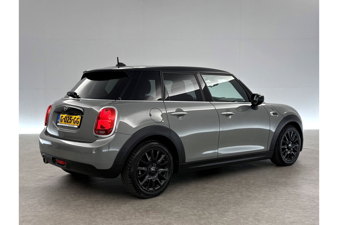 MINI Cooper 1.5 Cooper Business Edition LED Carplay Clima Cruise Navigatie 16"LMV PDC Stoelverwarming