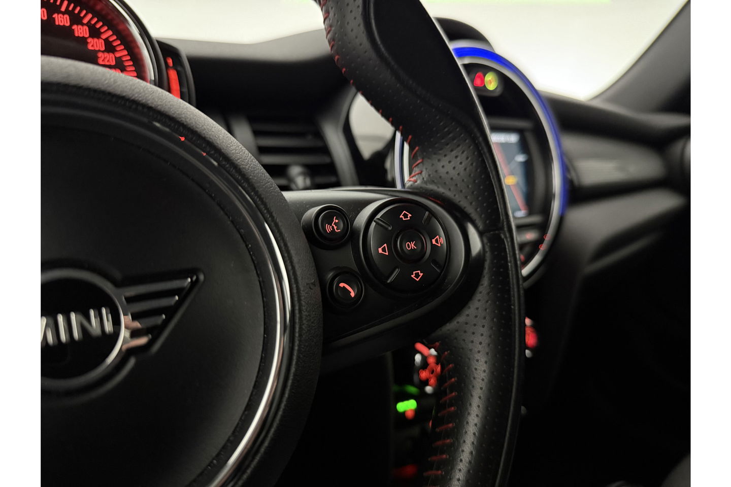 MINI Cooper 1.5 Cooper Business Edition LED Carplay Clima Cruise Navigatie 16"LMV PDC Stoelverwarming