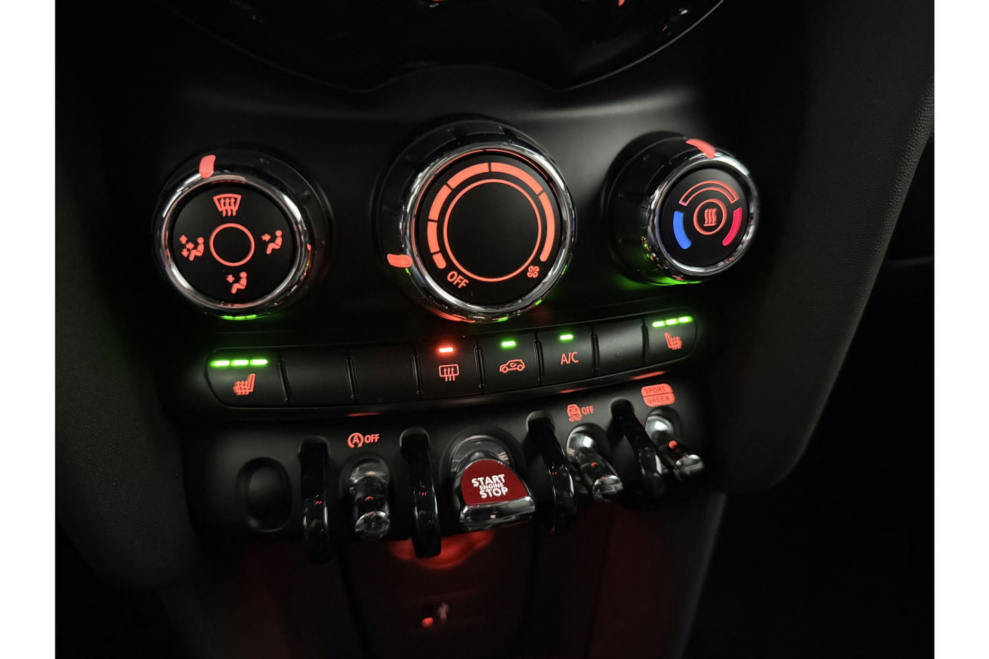 MINI Cooper 1.5 Cooper Business Edition LED Carplay Clima Cruise Navigatie 16"LMV PDC Stoelverwarming