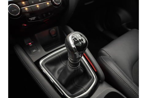 Nissan QASHQAI 1.2 Business Edition 360Camera Pano LED Clima Cruise Trekhaak PDC 17"LMV Navi Stoelverwarming