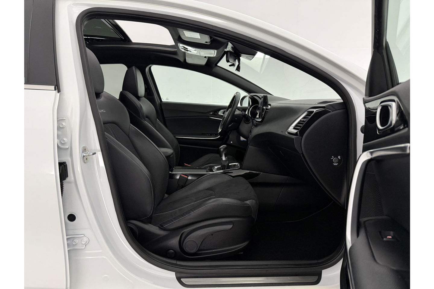 Kia pro_cee'd 1.4 T-GDI GT-PlusLine 140PK Pano Memory JBL Audio Parelmoer LED Clima Cruise Camera Carplay Navi PDC 17"LMV