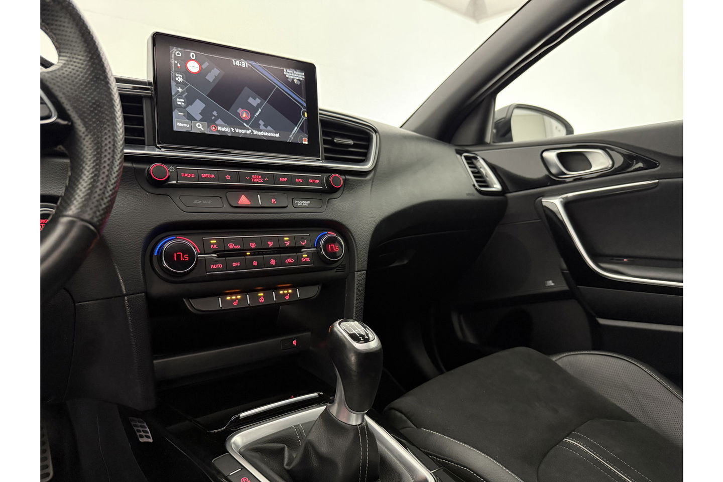 Kia pro_cee'd 1.4 T-GDI GT-PlusLine 140PK Pano Memory JBL Audio Parelmoer LED Clima Cruise Camera Carplay Navi PDC 17"LMV
