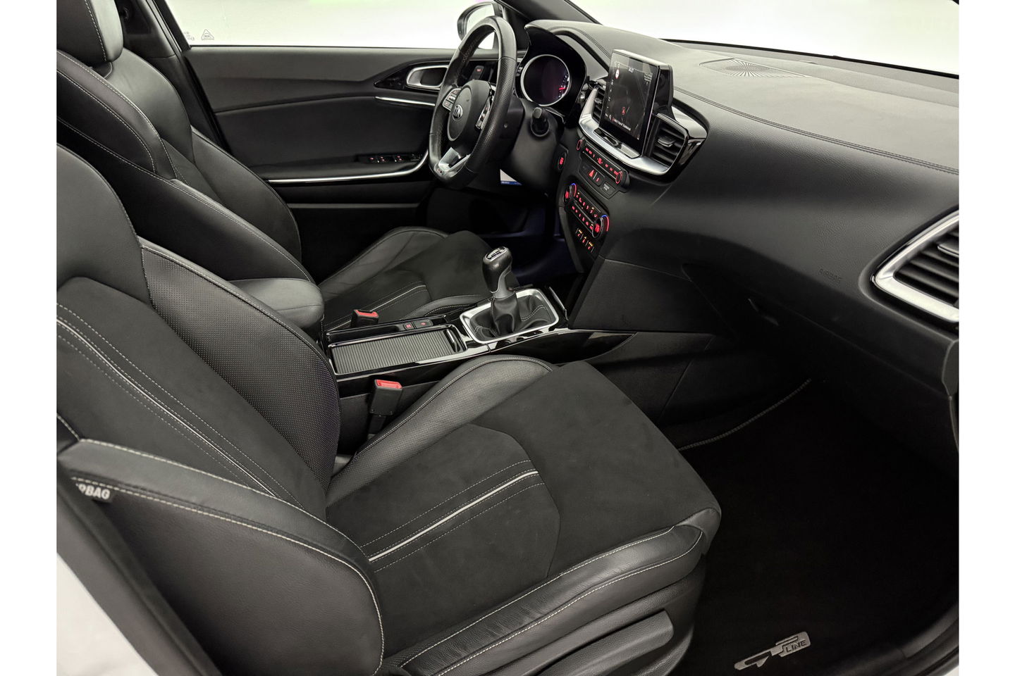 Kia pro_cee'd 1.4 T-GDI GT-PlusLine 140PK Pano Memory JBL Audio Parelmoer LED Clima Cruise Camera Carplay Navi PDC 17"LMV