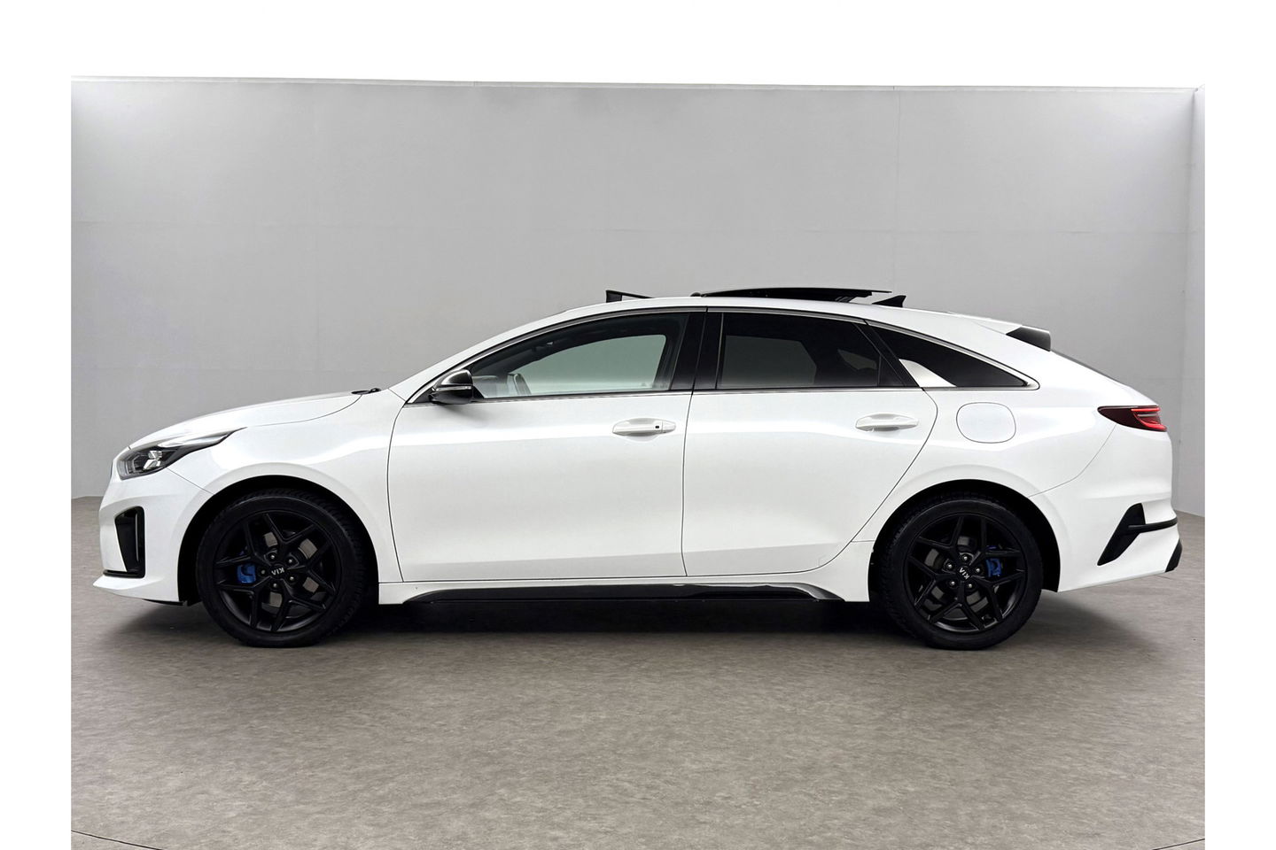 Kia pro_cee'd 1.4 T-GDI GT-PlusLine 140PK Pano Memory JBL Audio Parelmoer LED Clima Cruise Camera Carplay Navi PDC 17"LMV