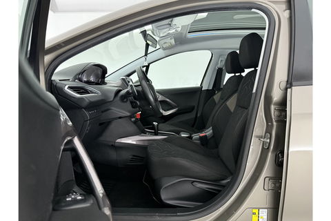 Peugeot 2008 1.2 PureTech Pano Airco Trekhaak LED Navigatie Parkeersensoren 16"LMV