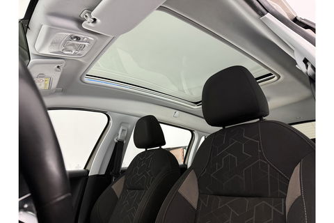 Peugeot 2008 1.2 PureTech Pano Airco Trekhaak LED Navigatie Parkeersensoren 16"LMV