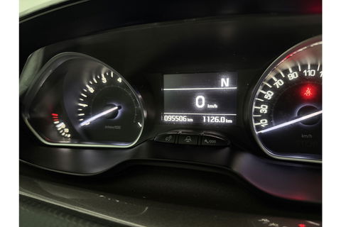 Peugeot 2008 1.2 PureTech Pano Airco Trekhaak LED Navigatie Parkeersensoren 16"LMV