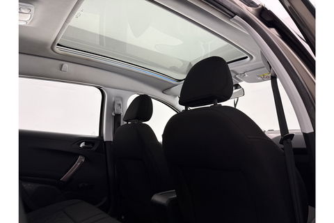 Peugeot 2008 1.2 PureTech Pano Airco Trekhaak LED Navigatie Parkeersensoren 16"LMV