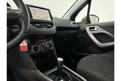 Peugeot 2008 1.2 PureTech Pano Airco Trekhaak LED Navigatie Parkeersensoren 16"LMV