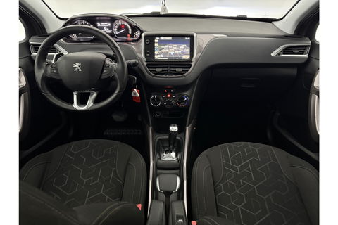 Peugeot 2008 1.2 PureTech Pano Airco Trekhaak LED Navigatie Parkeersensoren 16"LMV