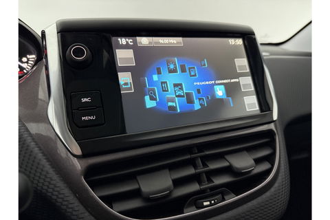 Peugeot 2008 1.2 PureTech Pano Airco Trekhaak LED Navigatie Parkeersensoren 16"LMV