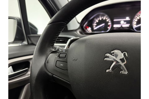 Peugeot 2008 1.2 PureTech Pano Airco Trekhaak LED Navigatie Parkeersensoren 16"LMV