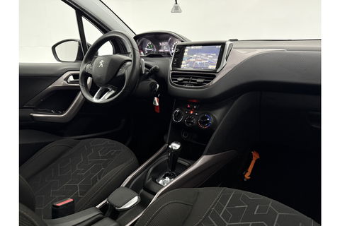 Peugeot 2008 1.2 PureTech Pano Airco Trekhaak LED Navigatie Parkeersensoren 16"LMV