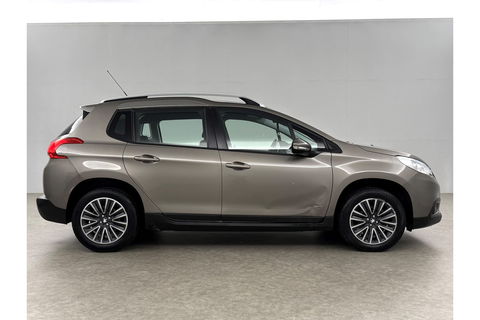 Peugeot 2008 1.2 PureTech Pano Airco Trekhaak LED Navigatie Parkeersensoren 16"LMV