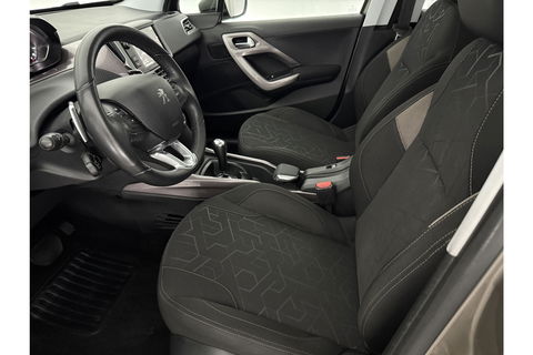 Peugeot 2008 1.2 PureTech Pano Airco Trekhaak LED Navigatie Parkeersensoren 16"LMV