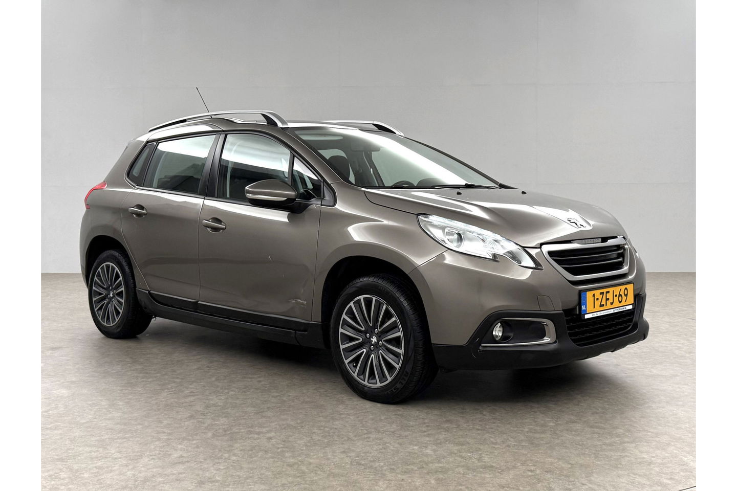 Peugeot 2008 1.2 PureTech Pano Airco Trekhaak LED Navigatie Parkeersensoren 16"LMV