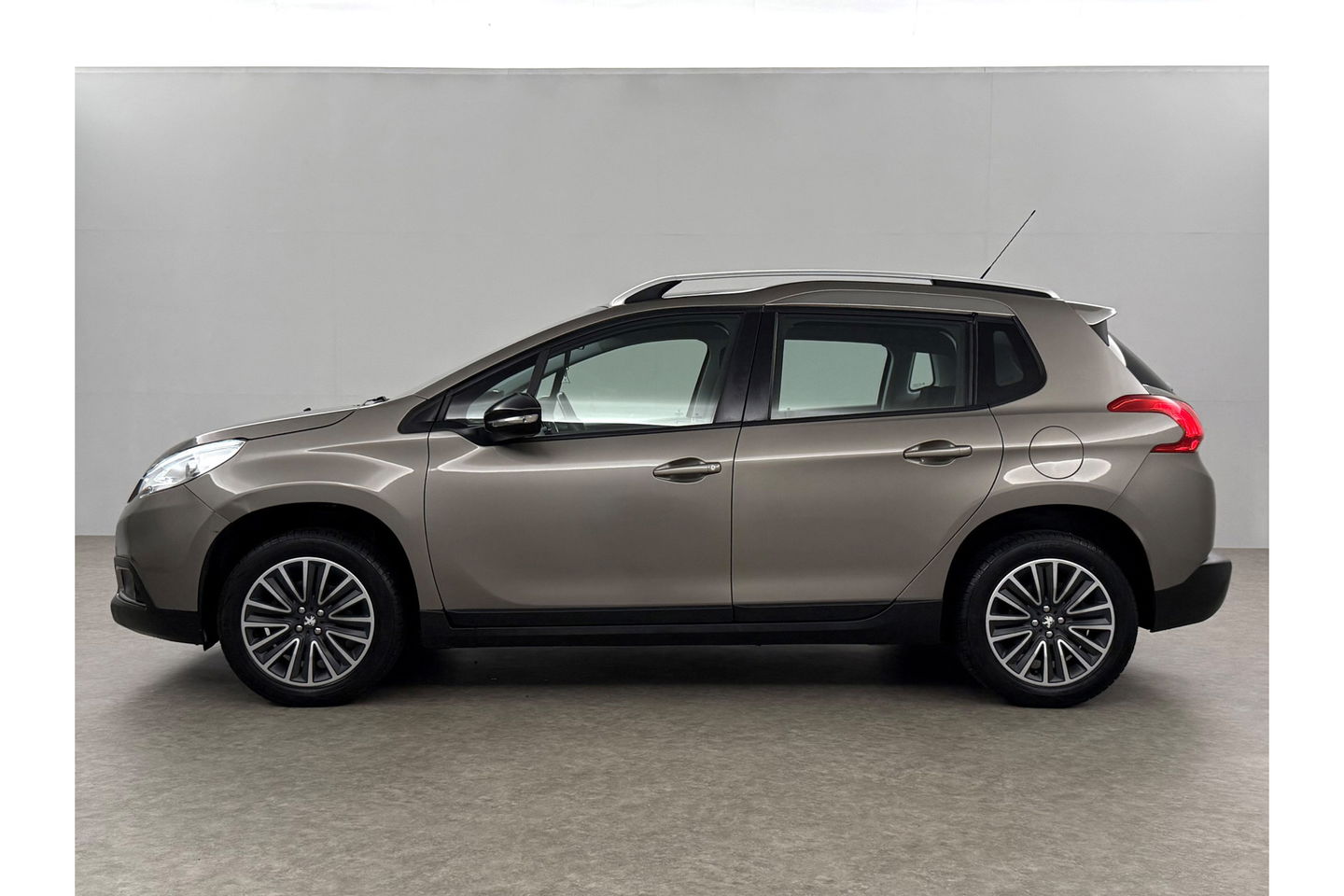 Peugeot 2008 1.2 PureTech Pano Airco Trekhaak LED Navigatie Parkeersensoren 16"LMV