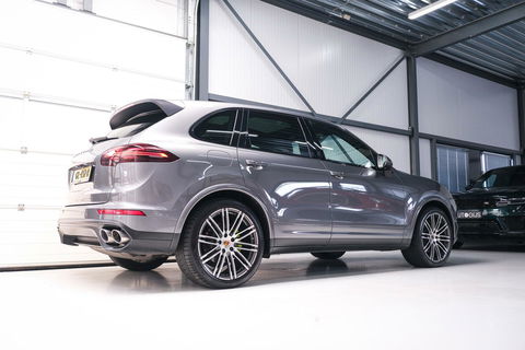 Porsche Cayenne 3.0 S E-Hybrid 416 pk | NL auto NAP | Rijklaarprijs | Bose | Panoramadak | 21 inch | Meteorgrey |