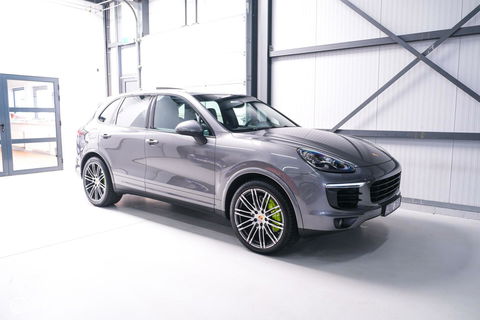 Porsche Cayenne 3.0 S E-Hybrid 416 pk | NL auto NAP | Rijklaarprijs | Bose | Panoramadak | 21 inch | Meteorgrey |