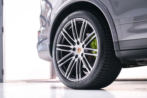 Porsche Cayenne 3.0 S E-Hybrid 416 pk | NL auto NAP | Rijklaarprijs | Bose | Panoramadak | 21 inch | Meteorgrey |