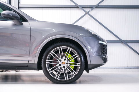 Porsche Cayenne 3.0 S E-Hybrid 416 pk | NL auto NAP | Rijklaarprijs | Bose | Panoramadak | 21 inch | Meteorgrey |