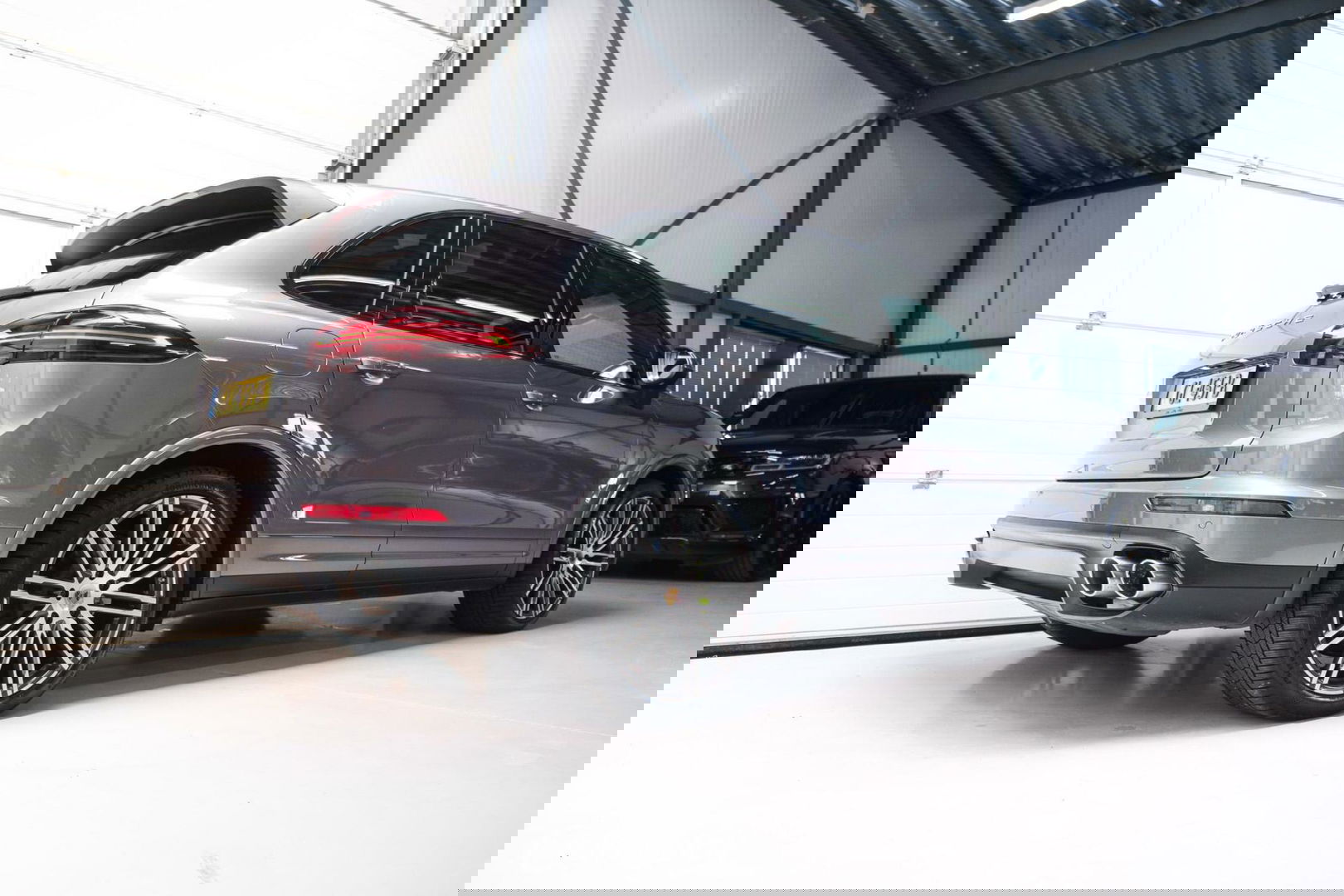 Porsche Cayenne 3.0 S E-Hybrid 416 pk | NL auto NAP | Rijklaarprijs | Bose | Panoramadak | 21 inch | Meteorgrey |