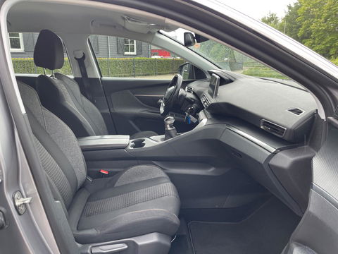 Peugeot 5008 1.2 PureTech BLEU LEASE EXCUTIVE 7-PERSOONS