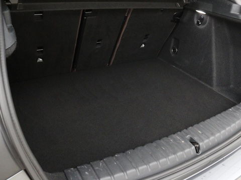 BMW 1-serie 118i Business Edition | Luxury Line | Panoramadak | Leder | Stoel & stuurverwarming | Camera | Carplay | Full LED | Live Cockpit | Navigatie | HiFi System | Parkeerhulp | Climate control
