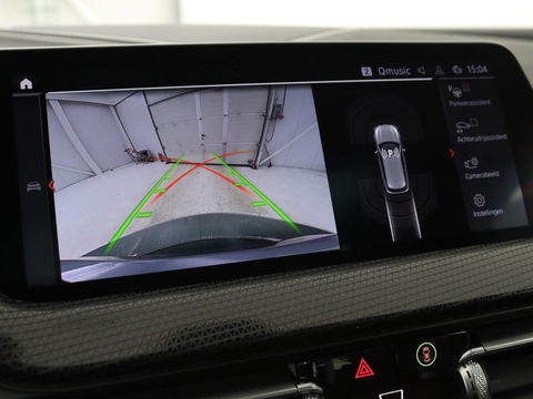 BMW 1-serie 118i Business Edition | Luxury Line | Panoramadak | Leder | Stoel & stuurverwarming | Camera | Carplay | Full LED | Live Cockpit | Navigatie | HiFi System | Parkeerhulp | Climate control