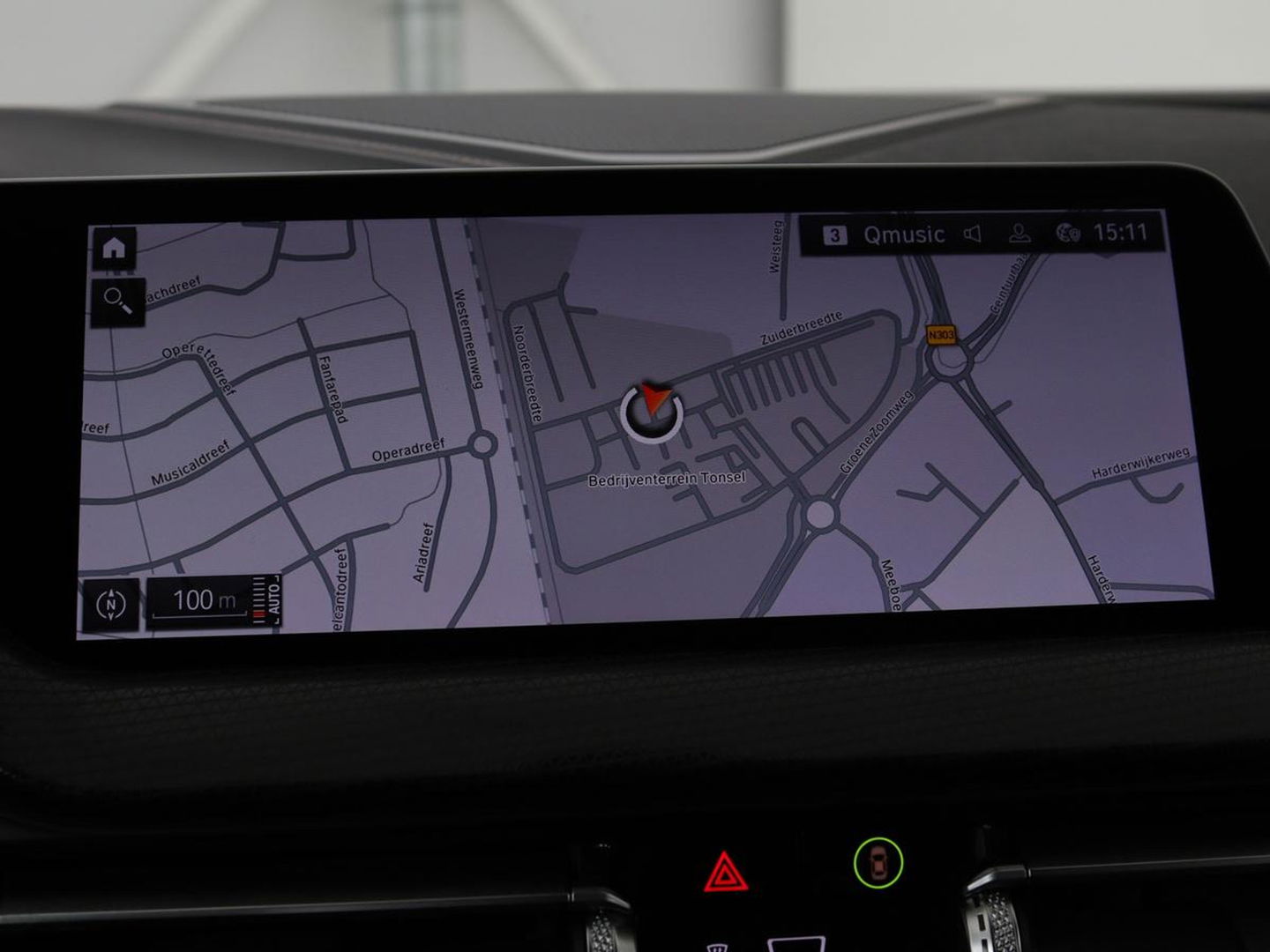 BMW 1-serie 118i Business Edition | Luxury Line | Panoramadak | Leder | Stoel & stuurverwarming | Camera | Carplay | Full LED | Live Cockpit | Navigatie | HiFi System | Parkeerhulp | Climate control